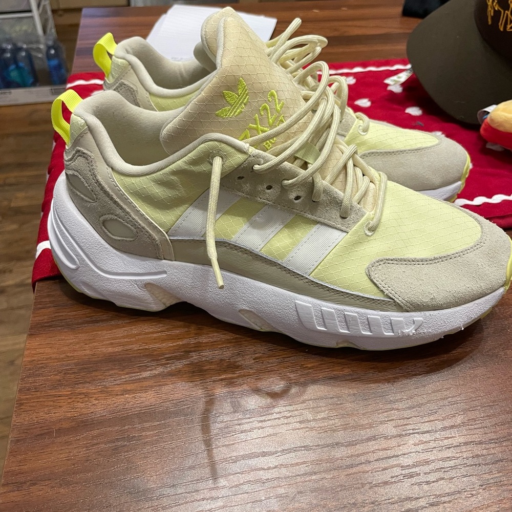 Womens Adidas Original ZX 22 Boost Sneakers
